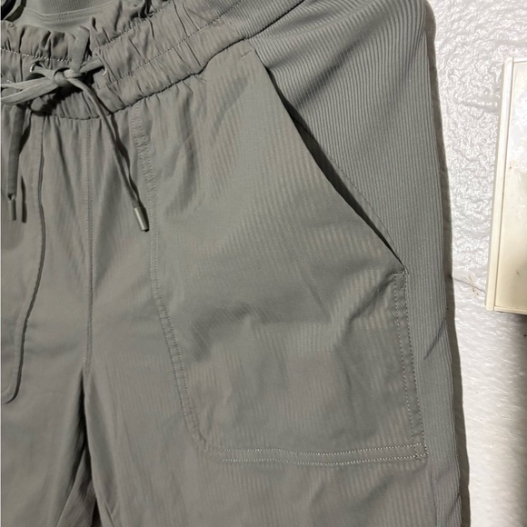 Lululemon Pants dance studio Super sharp. Like new! 😍 - Picture 2 of 12
